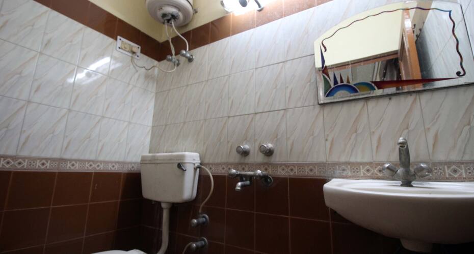 Hotel Karan, New Delhi 4